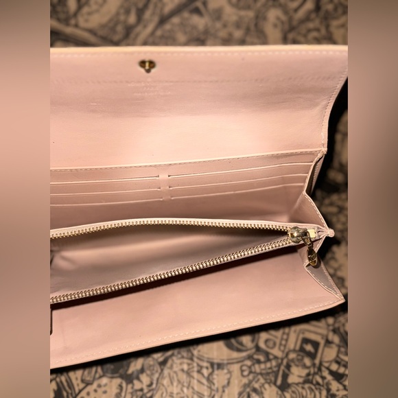 LOUIS VUITTON 🔥 SARAH VERNIS CREAM LONG SNAP WALLET - Picture 9 of 13